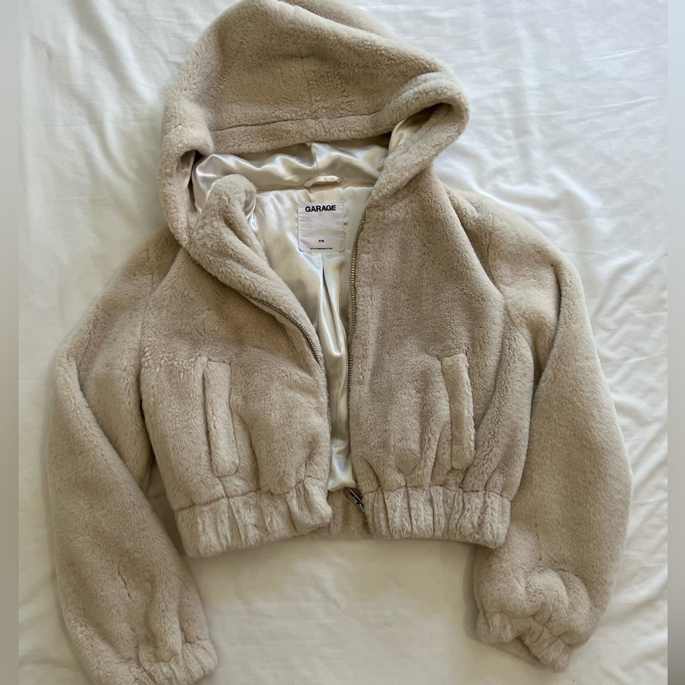 Faux fur beige/cream cropped bomber jacket hoodie